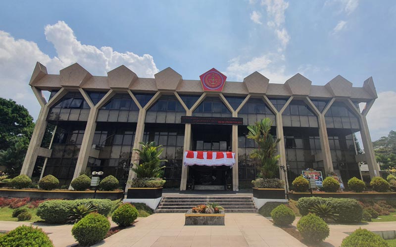 Kantor Wali Kota Magelang Dipasang Lambang TNI oleh Akademi TNI, Pemerintahan Jalan Terus