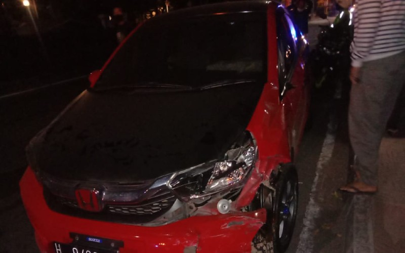 Motor dan Mobil Terlibat Kecelakaan di Simpang Colombo