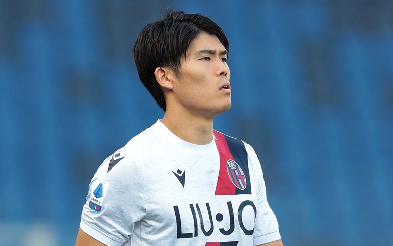 Perkuat Lini Belakang, Arsenal Beli Bek Bologna Asal Jepang