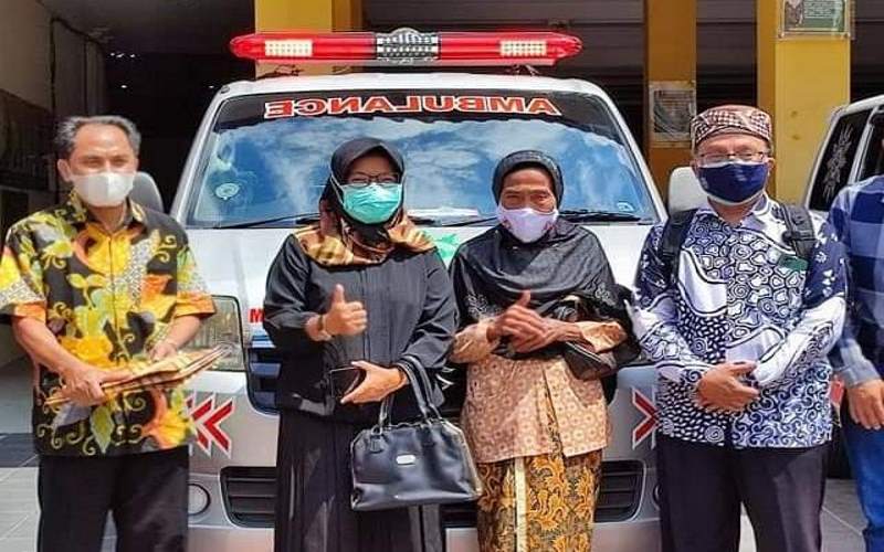 Pakai Uang Tabungan, Nenek di Bantul Ini Sumbang Ambulans untuk Penanganan Covid