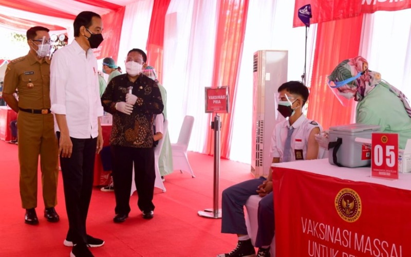 Tinjau Vaksinasi di DIY, Jokowi Ingatkan Vaksinasi dan Disiplin Prokes