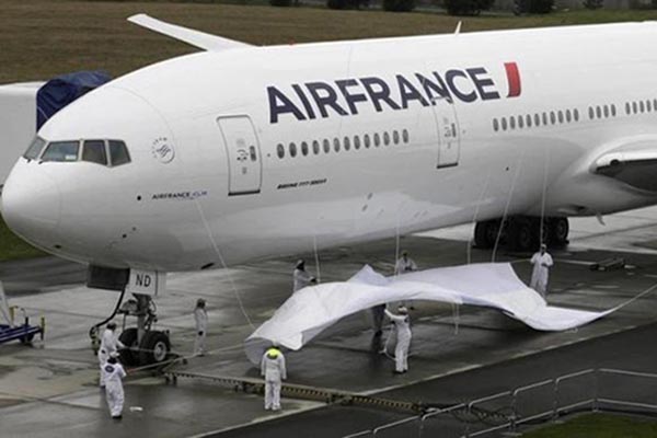 Asap Penuhi Kabin, Pesawat Air France Mendarat Darurat