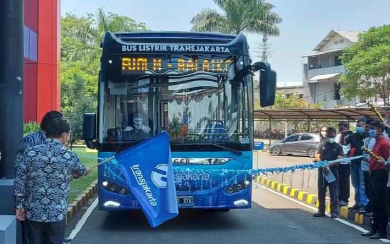 Transjakarta Mulai Gunakan Bus Listrik 