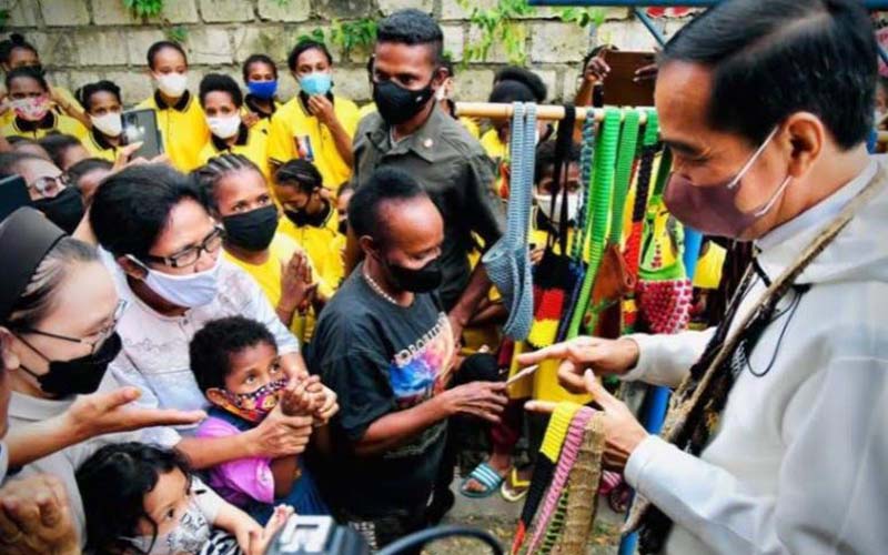 Berawal dari Postingan Viral, Tas Buatan Anak Panti Asuhan Papua Diborong Jokowi