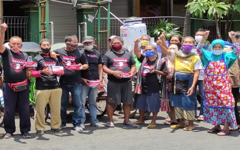 Pendukung Ganjar Gelar Aksi Sosial Bantu Warga di Malioboro