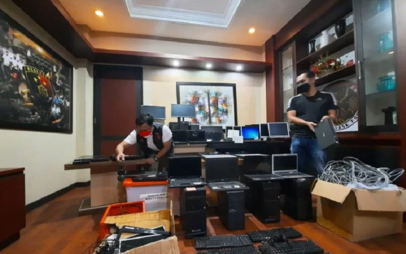 Kejamnya Pinjol Ilegal Gunakan Jasa Desk Collector untuk Meneror Nasabah