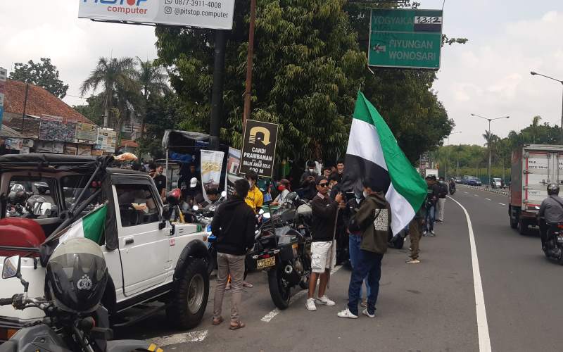 Ribuan Suporter Sambut Kepulangan PSS Sleman di Prambanan
