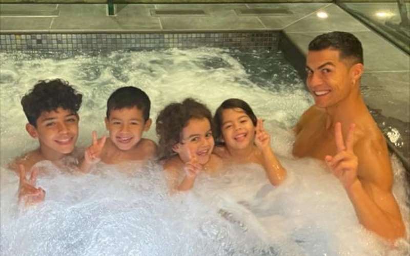 Cristiano Ronaldo dan Georgina Rodriguez Akan Punya Anak Kembar Lagi 