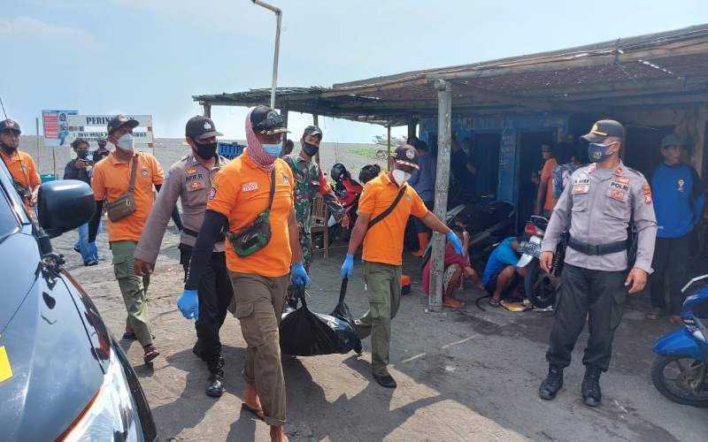 Mayat Sumardi Terombang-ambing di Pantai Samas