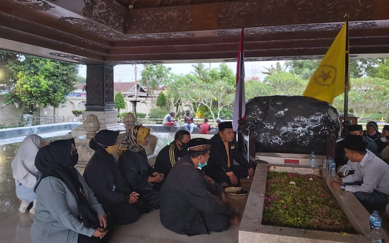 Hari Pahlawan, Tuntas PKR Ziarah ke Gumpalan Tanah
