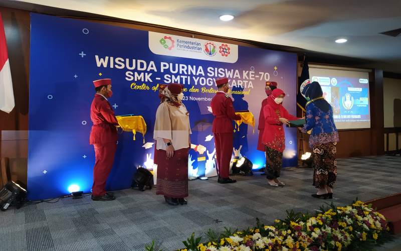 SMK-SMTI Yogyakarta Antar Anak Didik ke Dunia Kerja