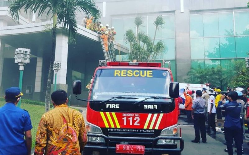 Gedung Cyber di Jakarta Kebakaran, Warga Terjebak
