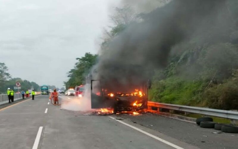 Bus Jurusan Tangerang-Jogja Terbakar di Tol Semarang
