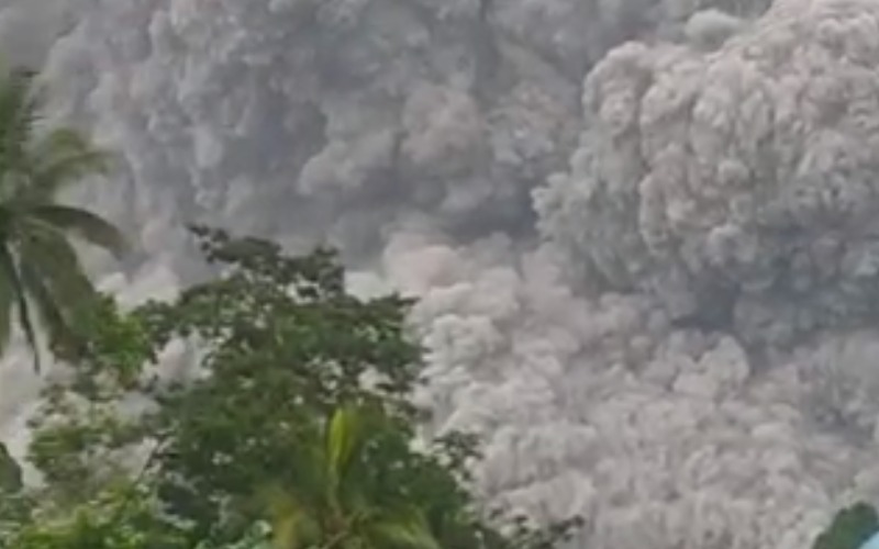 BNPB Terjunkan TRC dan Logistik Penanganan Darurat Erupsi Gunung Semeru