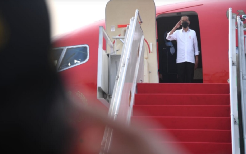 Dikabarkan Akan Reshuffle Kabinet di Rabu Pon, Jokowi Malah Kunker ke Kalbar