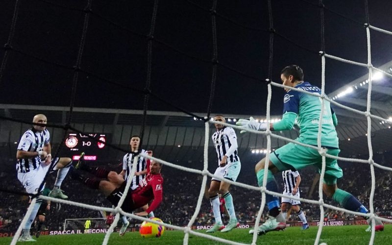 Tendangan Akrobatik Ibrahimovic Selamatkan Milan dari Udinese