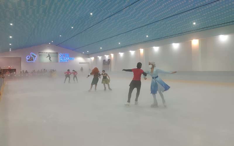 SCH Ice Skating Arena Jadi Sarana Hiburan dan Pencarian Bakat