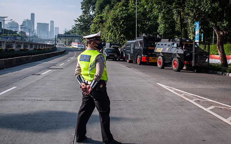 Bantu Buka Jalan Ambulans, Pengendara Motor Ini Justru Ditilang Polisi