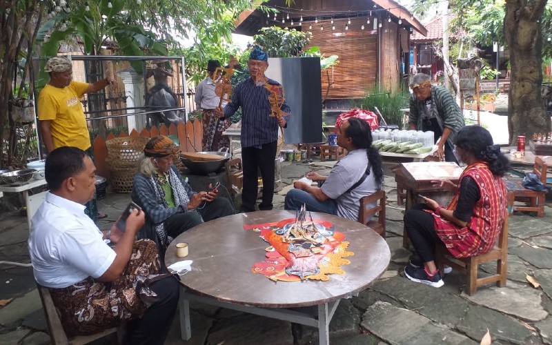 Relief Candi Borobudur Diceritakan ke Pengunjung Taman Pintar