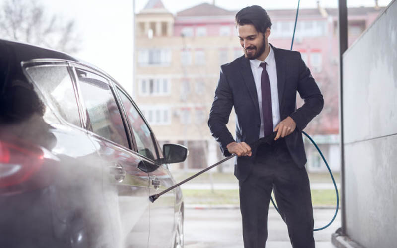Tips Mencuci Mobil Bersama Keluarga saat Liburan 
