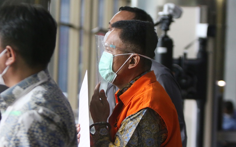 Terdakwa Kasus Korupsi Pajak Angin Prayitno Aji Menangis di Pengadilan
