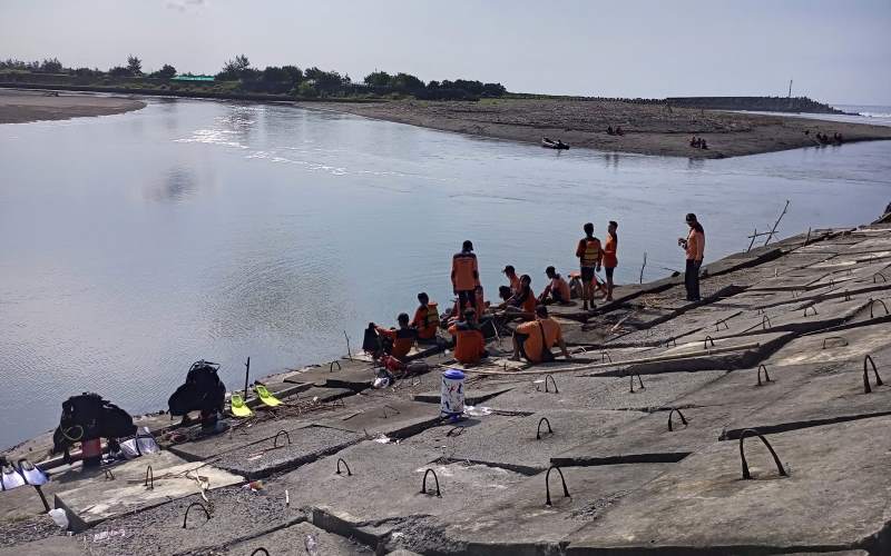 Cerita Keluarga Jalan-Jalan Setelah Pindahan, Kakak Beradik Meninggal Terseret Air Pasang Pantai Glagah