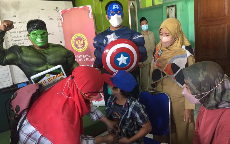 Wow! Siswa SD Masjid Syuhada Ikut Vaksin Ditemani Hulk dan Captain America