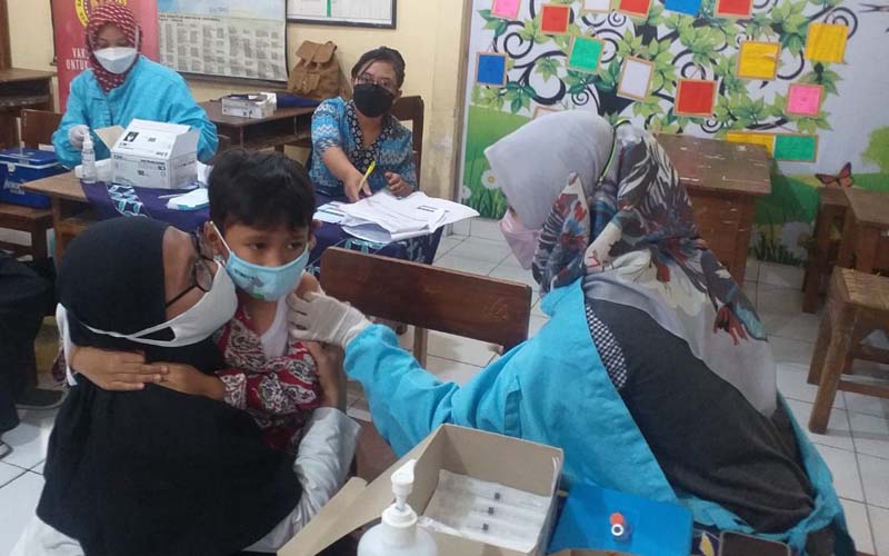 Vaksinasi Usia 6-11 Tahun Sasar SD di Kawasan Rawan Bencana Merapi