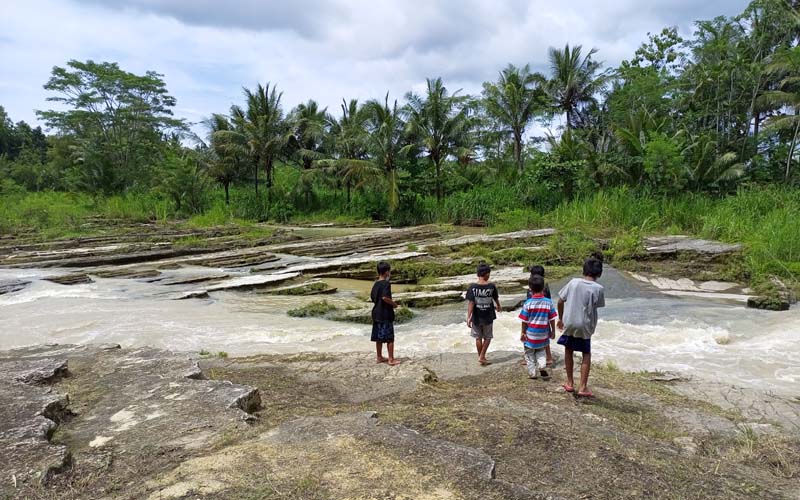 Mengenal Watu Lempeng, Wisata Kulonprogo yang Muncul Berkat Booming Gowes