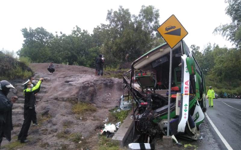 Banyak Penumpang Terlempar dari Bus yang Tewaskan 13 Orang di Jalan Imogiri Mangunan