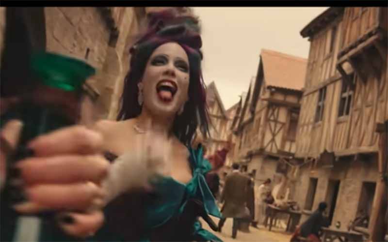 Lirik ‘Girl Is a Gun’ — Halsey
