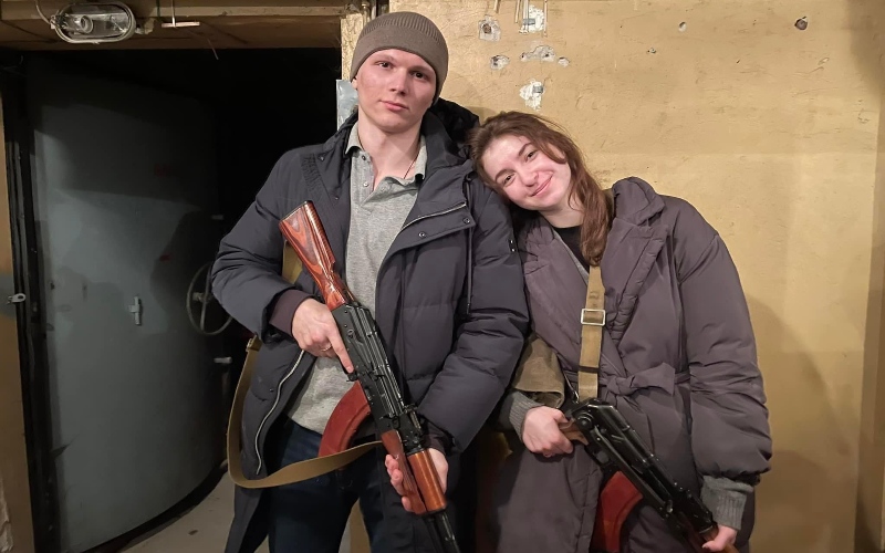 Malam Menikah, Pasangan Ukraina Ini Paginya Langsung Angkat Senjata Lawan Rusia