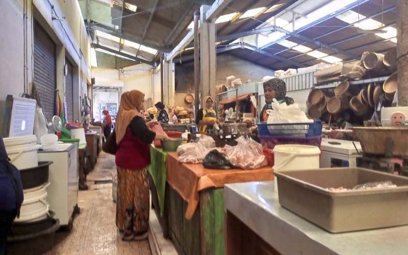 Pedagang di Kulonprogo Mengeluh karena Harga Komoditas Naik