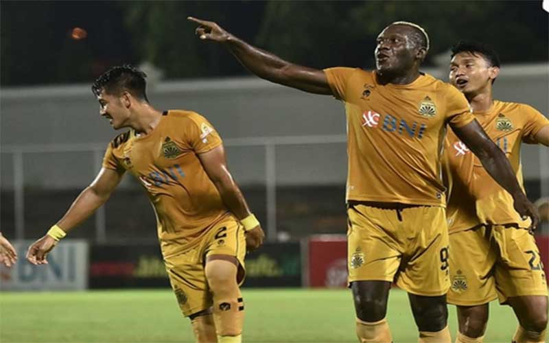 Diwarnai Kartu Merah, PSS Ditekuk Bhayangkara FC 2-1
