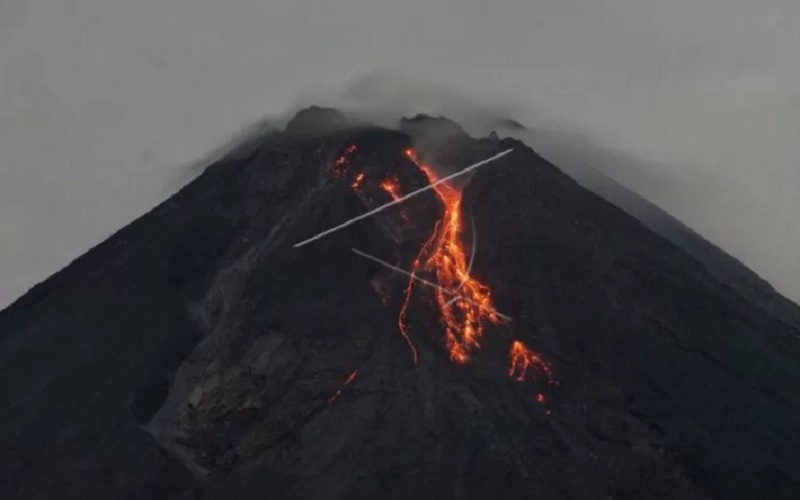 Badan Geologi Sebut Guguran Lava Merapi Capai 140 Kali per Hari