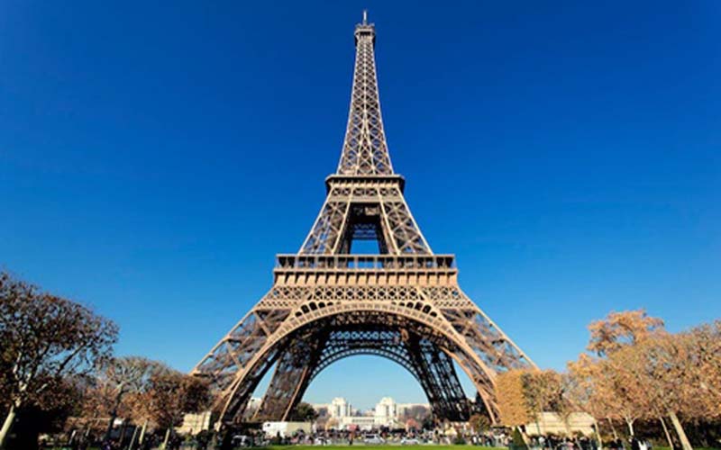 Tinggi Menara Eiffel Bertambah 6 Meter. Kok Bisa?