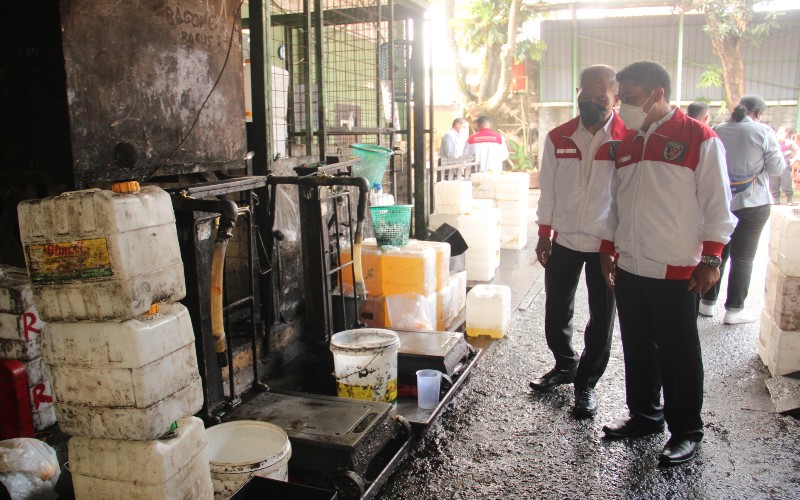 Polisi Datangi Gudang Distributor Minyak Goreng Curah di Jogja   
