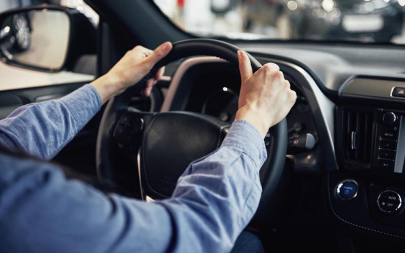 Rental Mobil Pakai Driver Profesional, untuk Hindari Kesasar di Jalanan