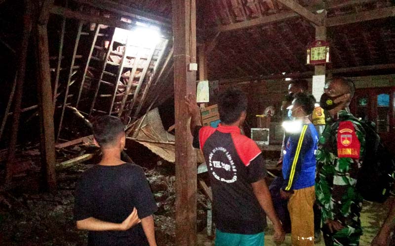 Longsor Jebol Rumah Warga di Watugajah Gunungkidul