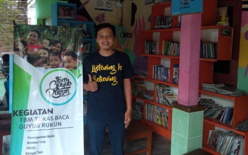 Budayakan Membaca, Pria Ini Sediakan Perpustakaan untuk Warga 