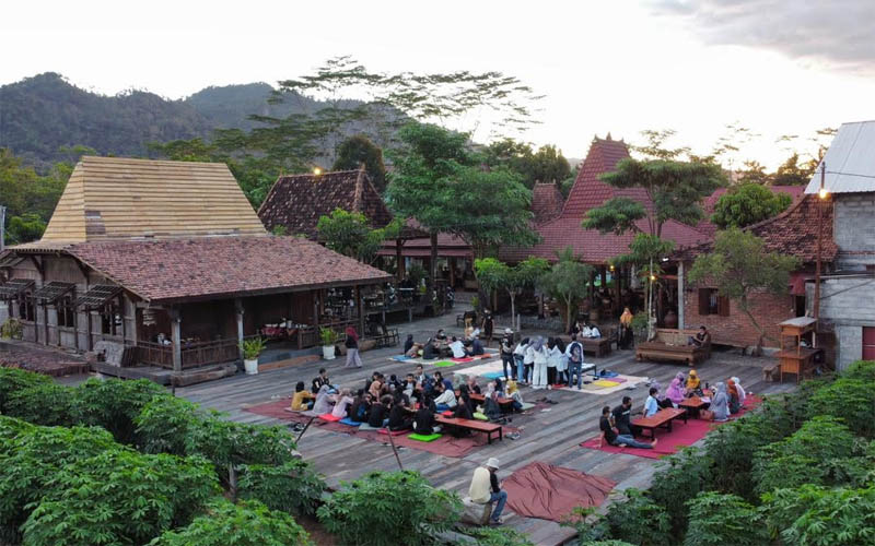 5 Rekomendasi Tempat Buka Puasa Unik di Borobudur