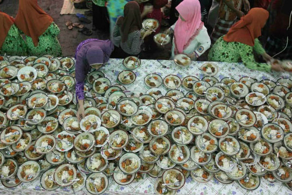Sehari, 50 Piring Pecah di Masjid Jogokariyan Saat Buka Puasa
