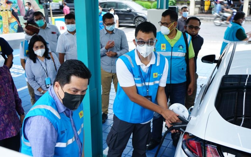 Mudik Naik Mobil Listrik? Ini Cara Cek Lokasi Charging Station di Indonesia