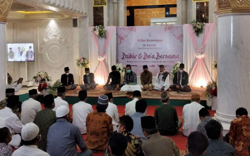 Ribuan Orang Hadiri Zikir dan Doa Bersama untuk Pendiri Masjid Suciati di Sleman