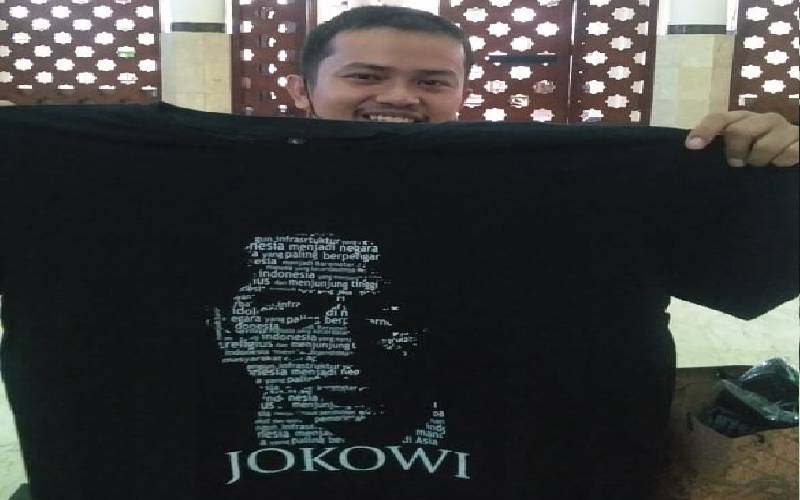 Kunjungi Teras Malioboro, Jokowi Bagi Sembako, Kaus, hingga Amplop