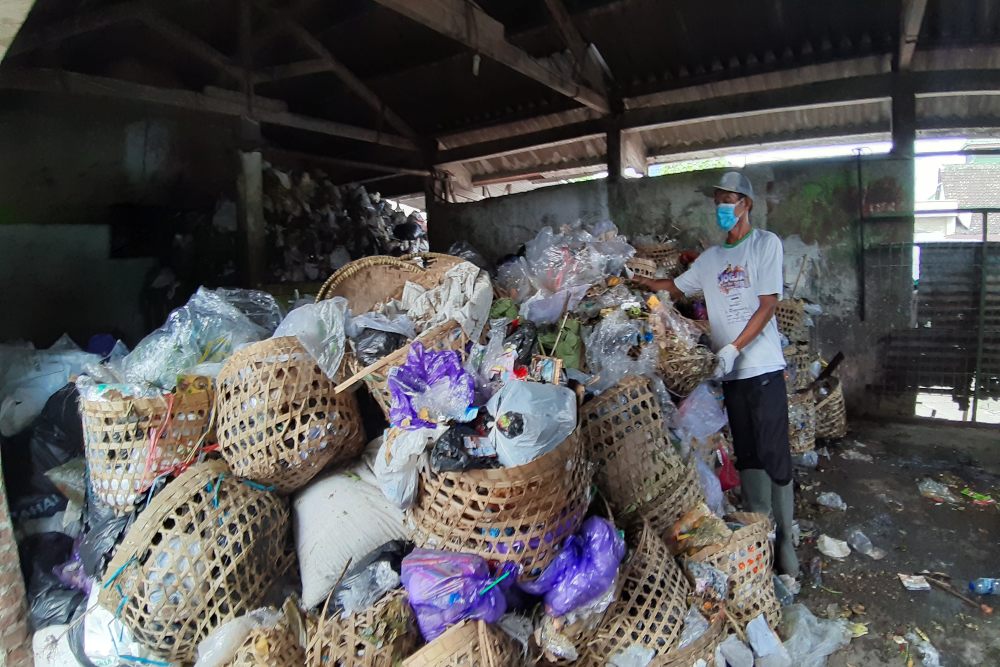 TPST Piyungan Ditutup, Begini Tumpukan Sampah di Depo Sampah Pasar Bantul