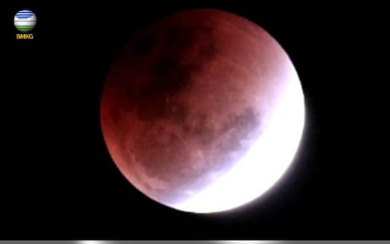 Cantiknya, Ini Penampakan Gerhana Bulan Total Blood Moon dari Luar Angkasa