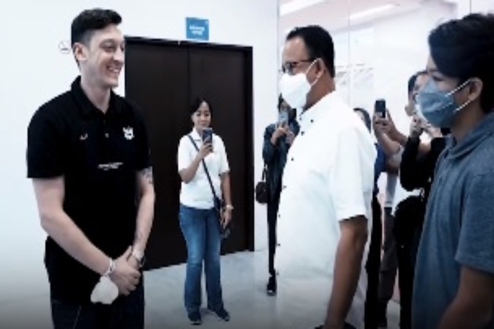Bertemu Mesut Ozil, Anies Baswedan: Rumah di Kampung, Kualitas Permainan Internasional
