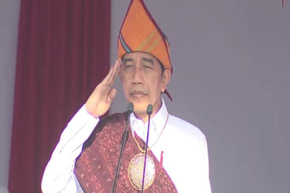 Jokowi Pimpin Upacara Hari Lahir Pancasila dengan Berpakaian Adat Ende