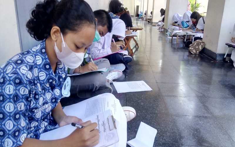 Puluhan Pelajar SMP di DIY Berkompetisi Menulis Aksara Jawa